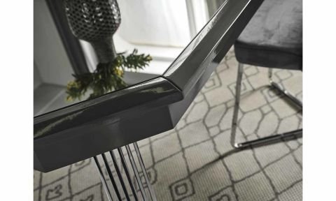 Madrid Yemek Masası