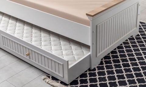 Tarz Genç Odası Takımı (3 Kapılı Dolap, Komodin, 100*200 cm Başlıklı YavruluKaryola)